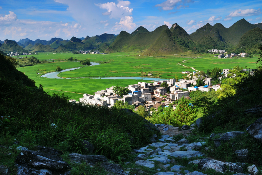 群山连绵，小河弯弯，靖西市罗隆村和鲁利村风光。 - 靖西市·靖西网