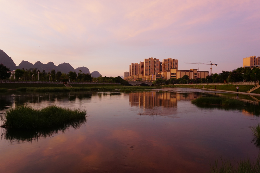 清秋明山色，艳阳丽湖光。 - 靖西市·靖西网