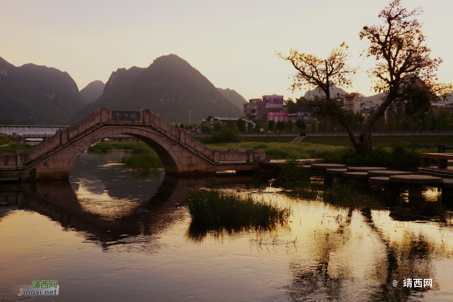 清秋明山色，艳阳丽湖光。 - 靖西市·靖西网