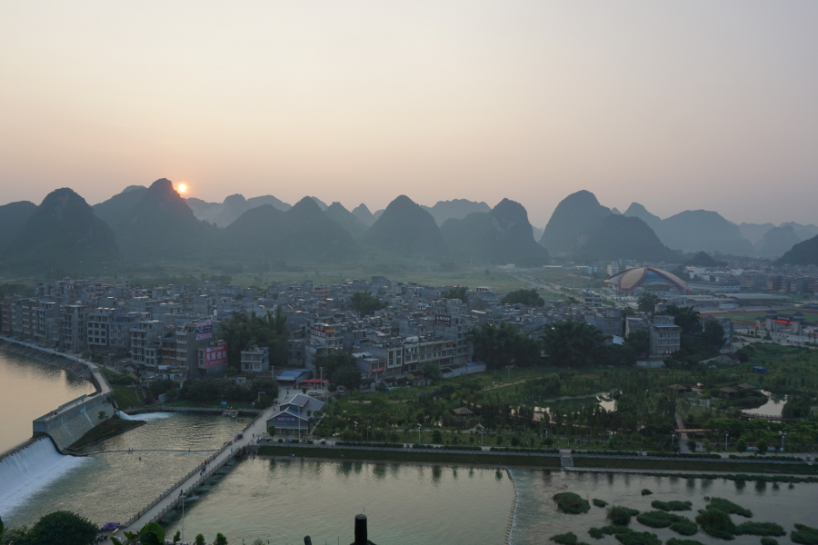 清秋明山色，艳阳丽湖光。 - 靖西市·靖西网