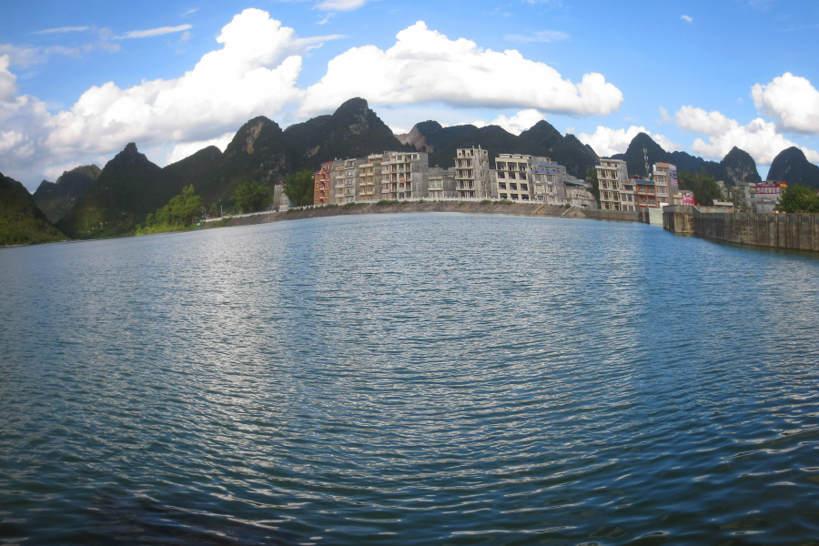 清秋明山色，艳阳丽湖光。 - 靖西市·靖西网