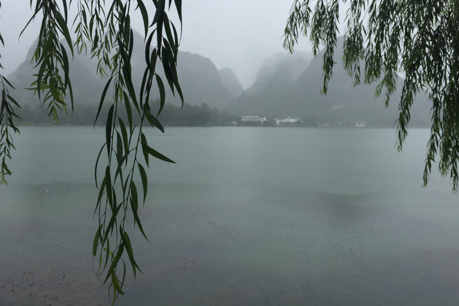 清秋明山色，艳阳丽湖光。 - 靖西市·靖西网