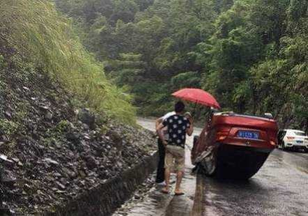 “鬼节”前一天德保至布兵这魔鬼路段又出车祸，各位车主可要注意了！ - 靖西市·靖西网