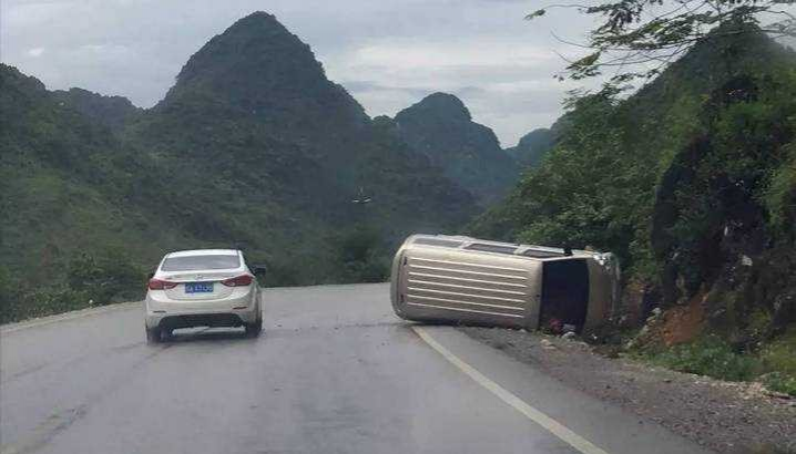 “鬼节”前一天德保至布兵这魔鬼路段又出车祸，各位车主可要注意了！ - 靖西市·靖西网