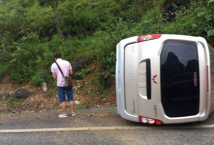 “鬼节”前一天德保至布兵这魔鬼路段又出车祸，各位车主可要注意了！ - 靖西市·靖西网