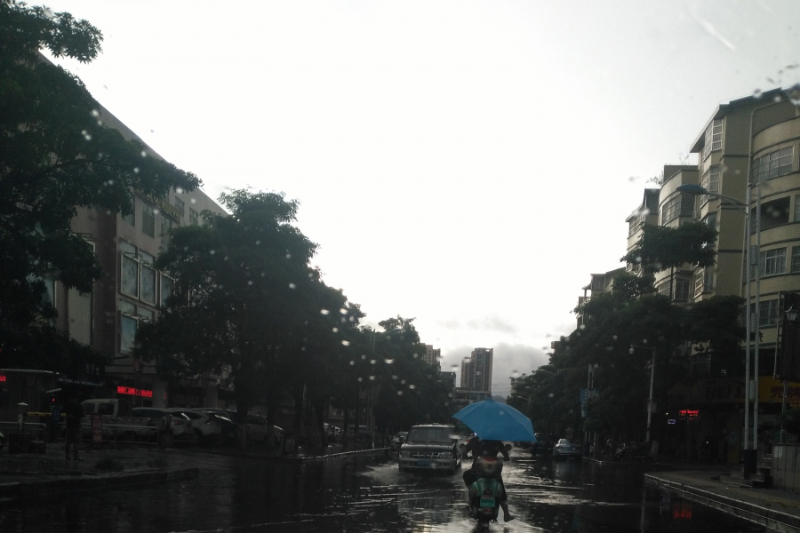 靖西这场雨下得有点大啊，大街小巷到处是积水 - 靖西市·靖西网