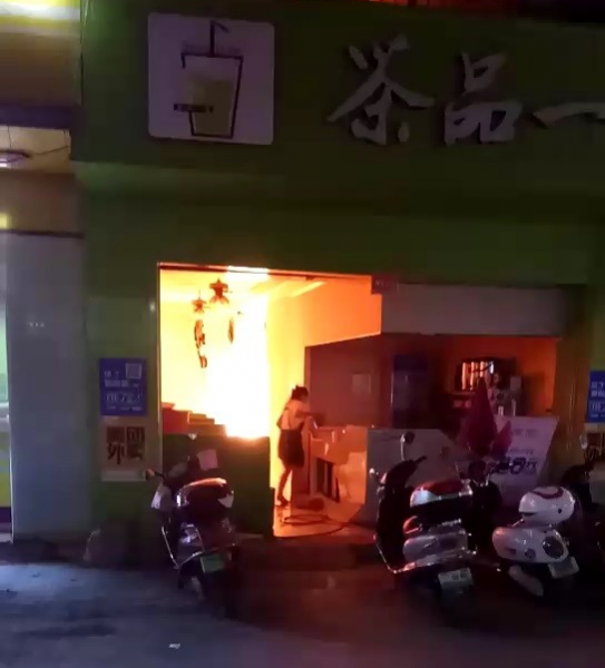 靖西主山街后街一店铺发生火灾 - 靖西市·靖西网