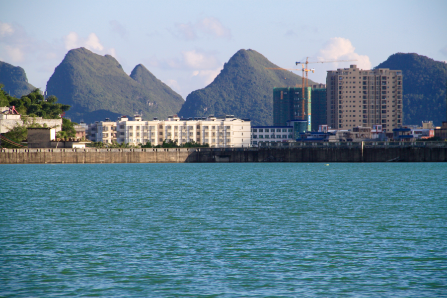 碧水青山，蓝天白云之龙潭景色。 - 靖西市·靖西网