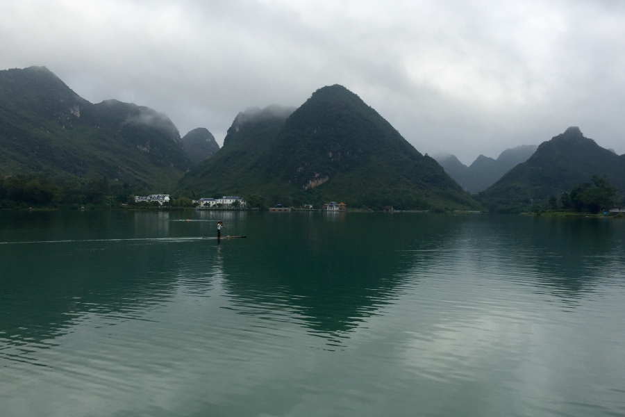 碧水青山，蓝天白云之龙潭景色。 - 靖西市·靖西网