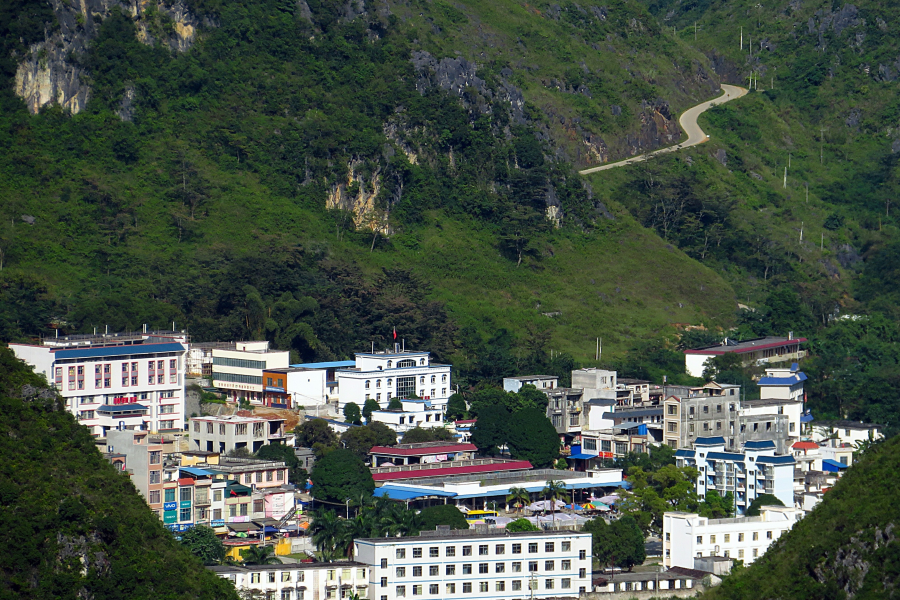 这山没有那山高，山之间河那边是岳圩。 - 靖西市·靖西网