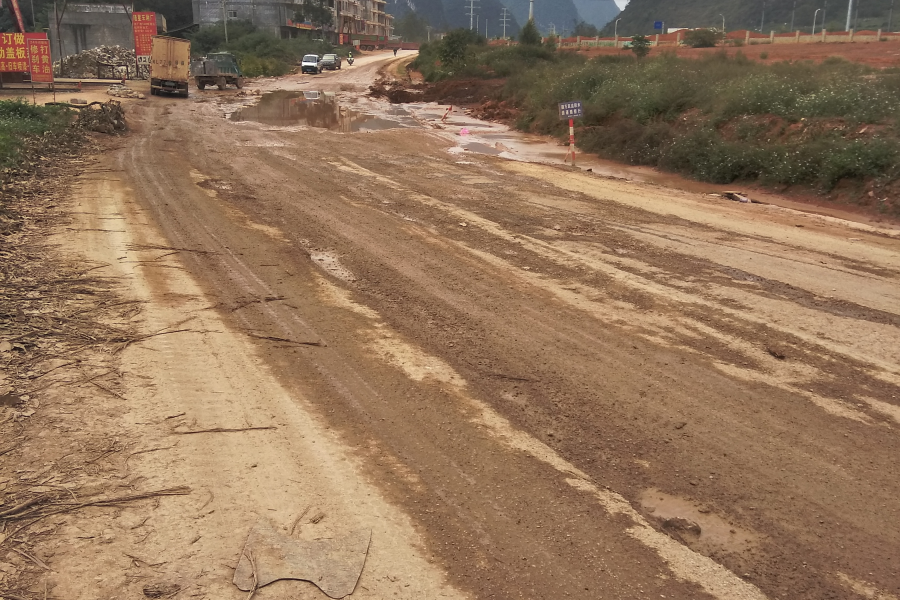 这段积水路为何无人管理 - 靖西市·靖西网