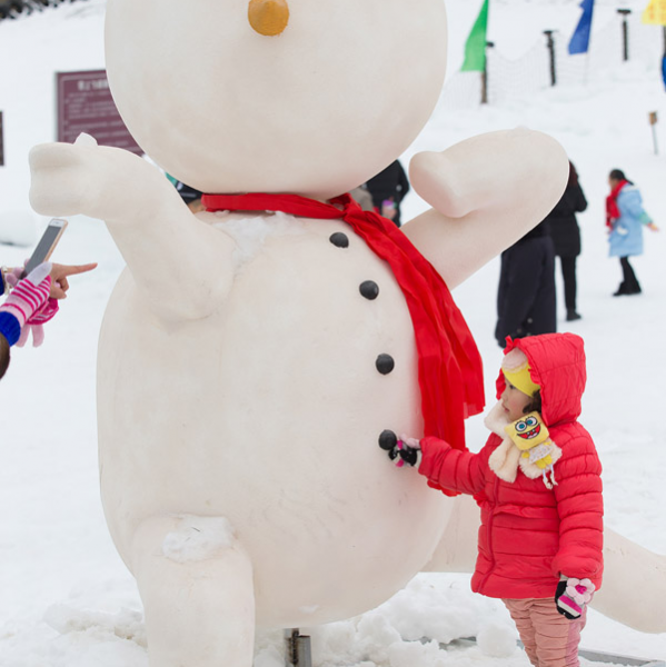 仙女山俄罗斯比基尼美女滑雪--- 一出场就引发尖叫（图） - 靖西市·靖西网