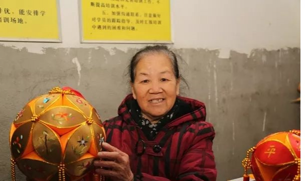 靖西绣球和“中华巧女”黄肖琴 - 靖西市·靖西网