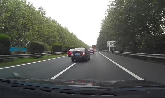 高速路上行车，必须要注意这些，不然很有可能瞬间丢了小命！ - 靖西市·靖西网