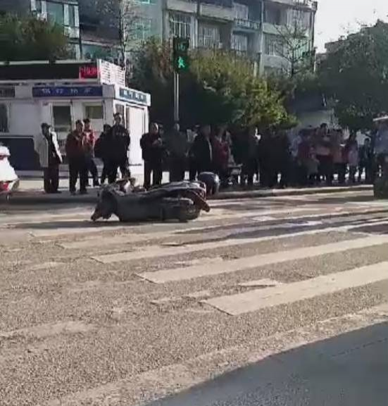 靖西金山街城东路路口发生一起两轮车相撞的交通事故…… - 靖西市·靖西网