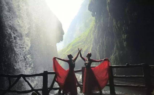 靖西通灵大峡谷首创原生态即兴自由舞户外实景呈现 - 靖西市·靖西网