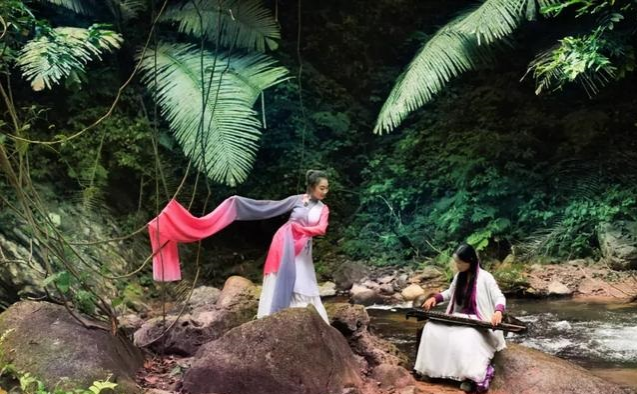 靖西通灵大峡谷首创原生态即兴自由舞户外实景呈现 - 靖西市·靖西网