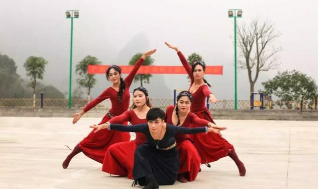 靖西通灵大峡谷首创原生态即兴自由舞户外实景呈现 - 靖西市·靖西网