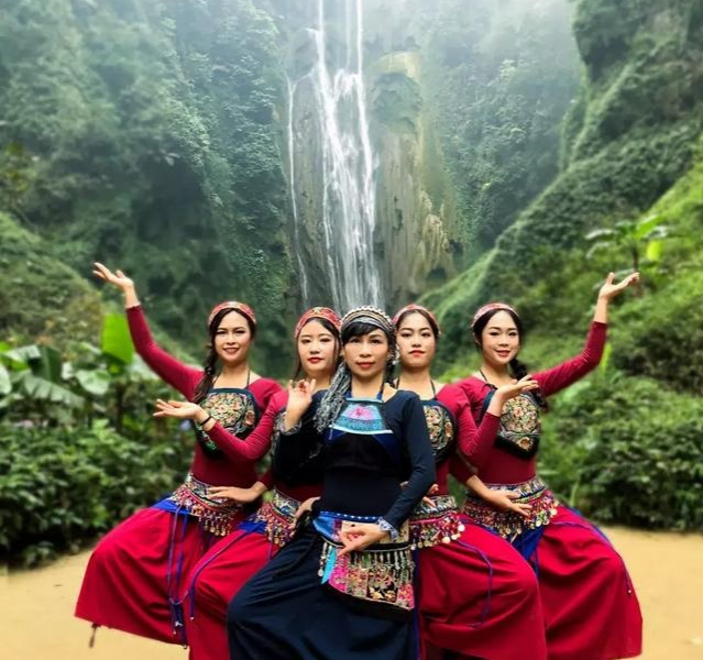 靖西通灵大峡谷首创原生态即兴自由舞户外实景呈现 - 靖西市·靖西网