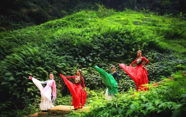 靖西通灵大峡谷首创原生态即兴自由舞户外实景呈现 - 靖西市·靖西网