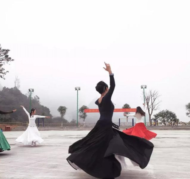 靖西通灵大峡谷首创原生态即兴自由舞户外实景呈现 - 靖西市·靖西网