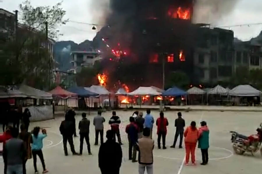 惨烈……德保敬德一烟花爆竹店发生严重火灾 - 靖西市·靖西网