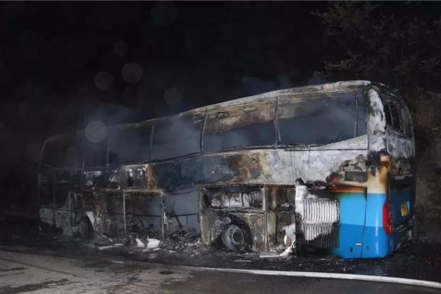 广东至靖西载62名乘客大巴车在田东-德保路段猛烈自燃...... - 靖西市·靖西网