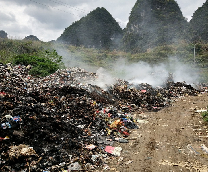 靖西某村屯，这样随意焚烧垃圾真的好吗？ - 靖西市·靖西网