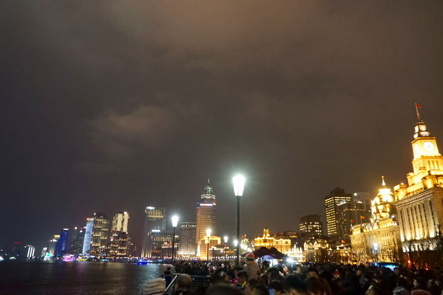 灯火璀璨，流光溢彩的上海外滩夜景。 - 靖西市·靖西网