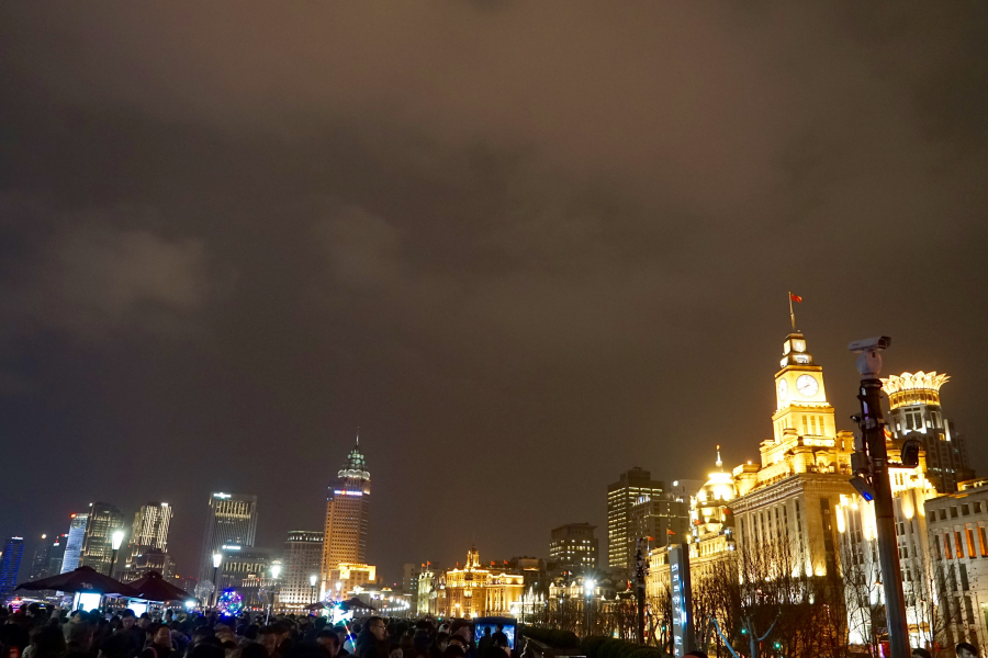 灯火璀璨，流光溢彩的上海外滩夜景。 - 靖西市·靖西网