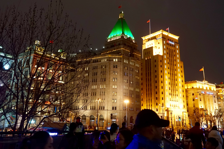 灯火璀璨，流光溢彩的上海外滩夜景。 - 靖西市·靖西网