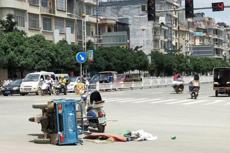 靖西电动车很受伤，事发幸福路口！ - 靖西市·靖西网