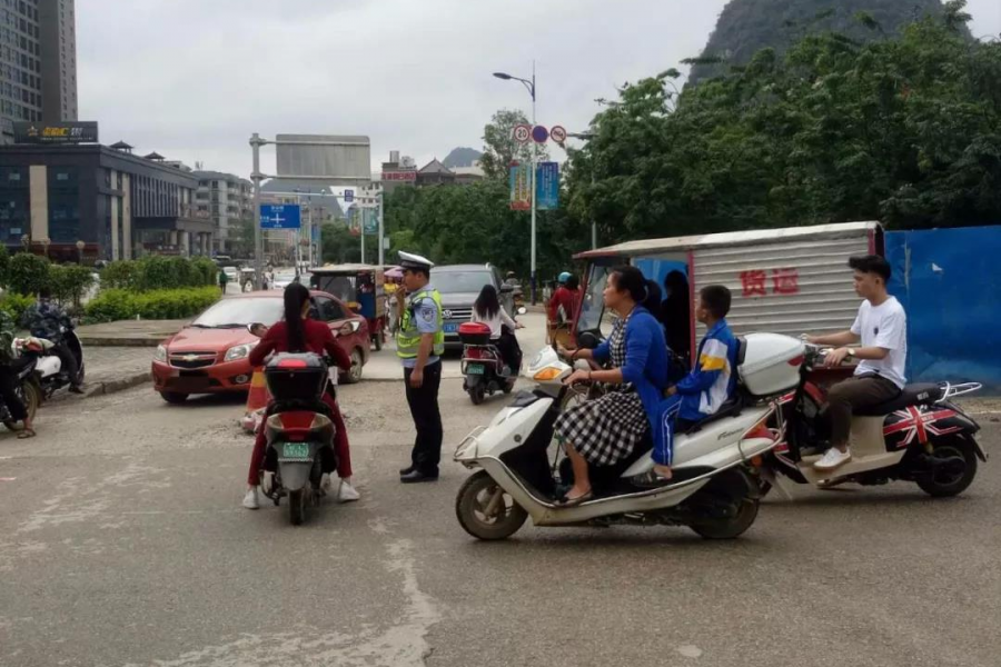 靖西这段路，两头堵！堵！堵！ - 靖西市·靖西网