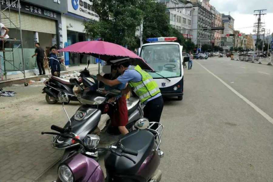 靖西的呗侬，请不要这样过夏天，太危险 - 靖西市·靖西网