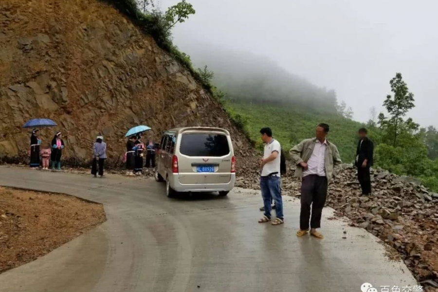 百色交警曝光一批交通违法行为，靖西3辆违停轿车被曝光…… - 靖西市·靖西网