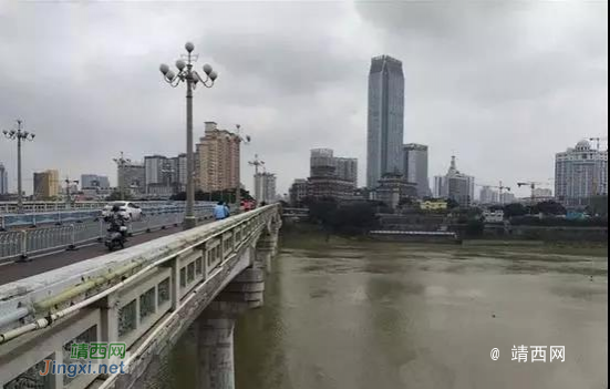 他纵身一跃跳下20多米高的桥！其朋友却在录视频起哄！ - 靖西市·靖西网