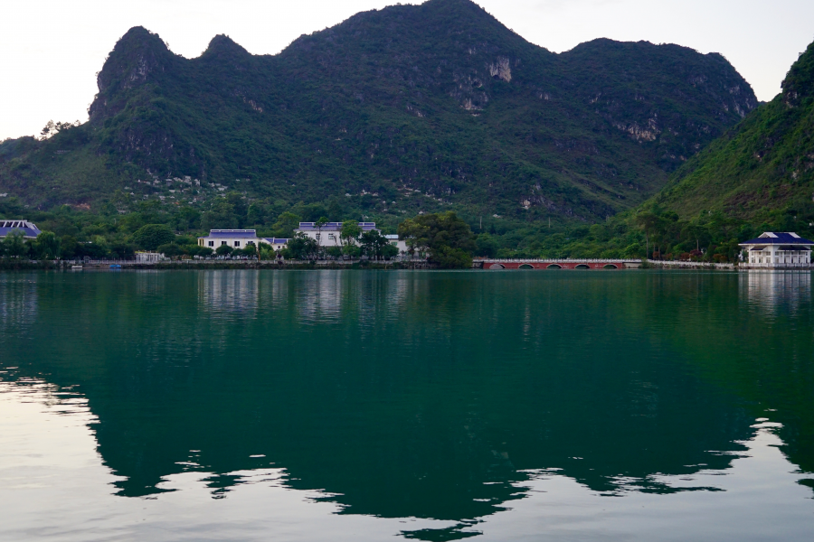 暮霭生水岸，龙潭落霞时。 - 靖西市·靖西网