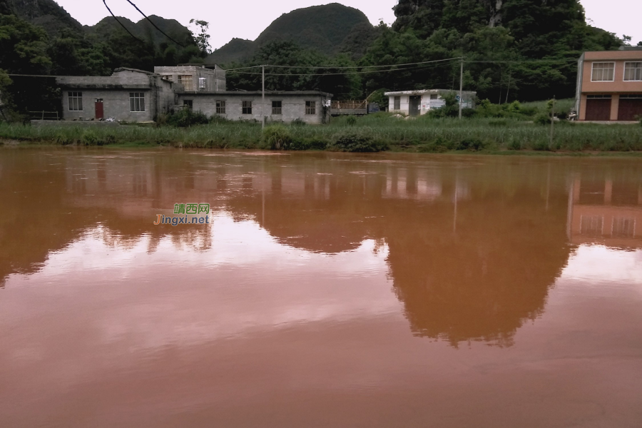 龙潭发怒，吐出滾滚黄水来。 - 靖西市·靖西网