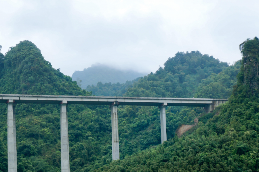 靖西这条网红高速公路美呆了，青山绿水，感觉游走在丹青水墨的山水画廊一样 - 靖西市·靖西网