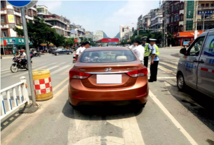 靖西城区轿车，三轮车司机都烦恼的追尾事故 - 靖西市·靖西网