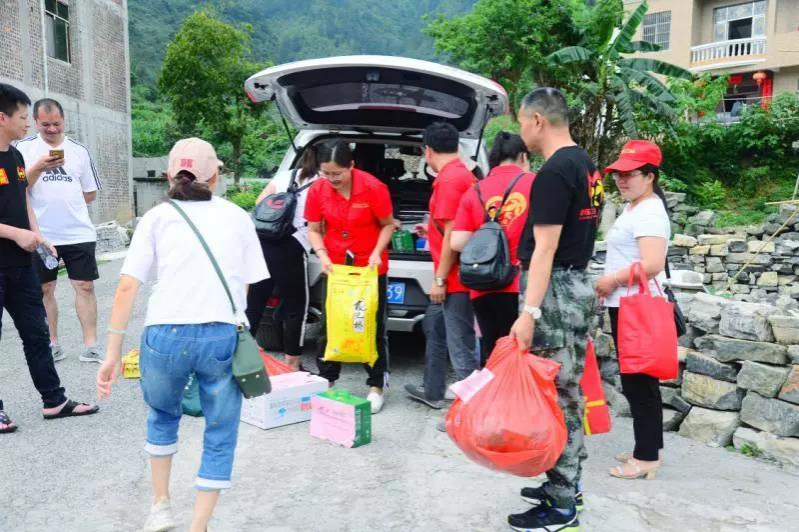 靖西市义工协会六一期间情暖童心！ - 靖西市·靖西网