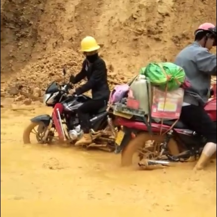 道路比泥田还深，开了十分钟还是原地踏步，进不了百色回不了家 - 靖西市·靖西网