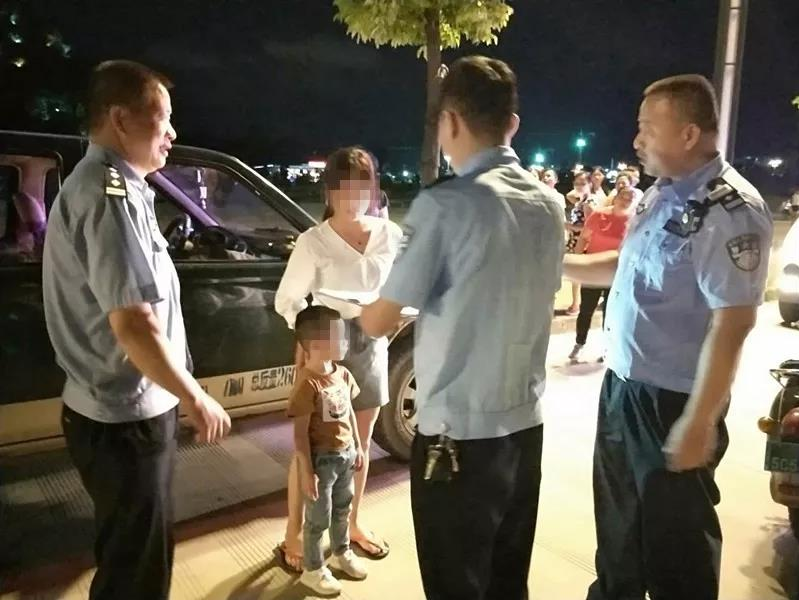 靖西巡警帮助5岁走失男孩找到家长获赞誉！ - 靖西市·靖西网