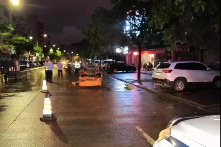 悲剧！广西男子雨夜骑车，不幸被自己雨衣勒住窒息身亡！ - 靖西市·靖西网