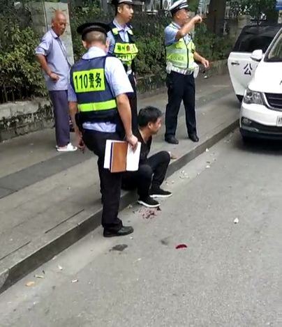 突发！柳州一男子市内驾车连续撞人，又下车持刀捅人 - 靖西市·靖西网