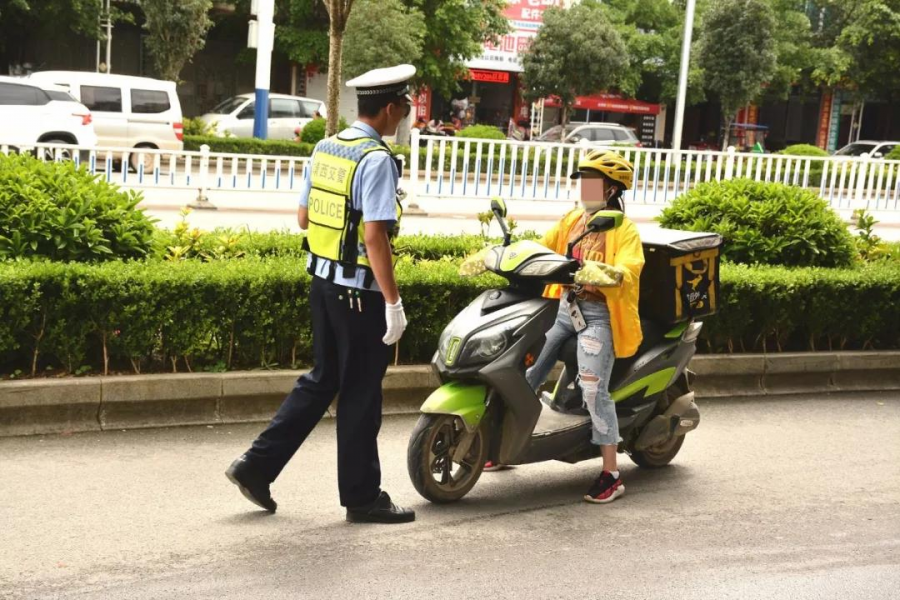 靖西外卖小妹，这回知错了吧？ - 靖西市·靖西网