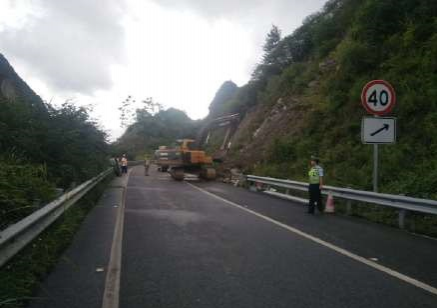 温馨提醒：靖西S60合那高速往武平方向一处公路塌方，司机谨慎慢行 - 靖西市·靖西网