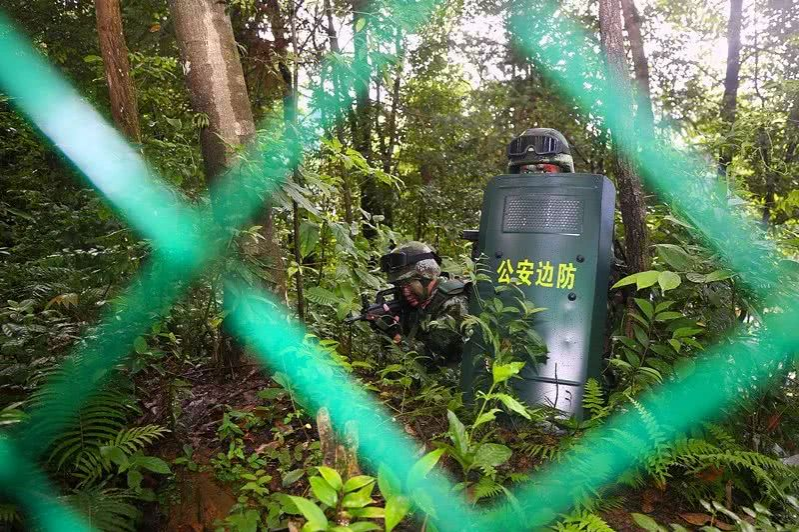 堪称大片！靖西龙邦边检站官兵在野外进行特战训练…… - 靖西市·靖西网