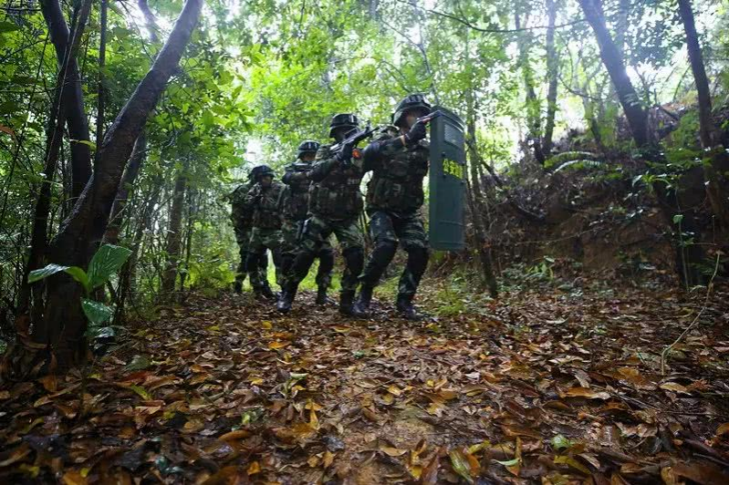 堪称大片！靖西龙邦边检站官兵在野外进行特战训练…… - 靖西市·靖西网