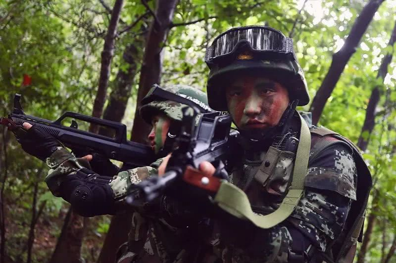 堪称大片！靖西龙邦边检站官兵在野外进行特战训练…… - 靖西市·靖西网